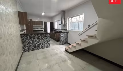 Casa com 3 quartos à venda na Avenida Dona Ida Cerati Magrini, 364, Piraporinha, Diadema por R$ 690.000