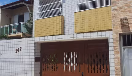 Excelente Casa Triplex no Itapery, com 04 Quartos e 04 Suites