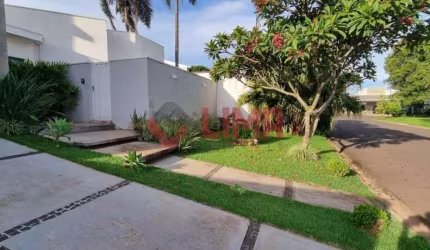 EXCELENTE RESIDENCIA NO CONDOMÍNIO VILLAGE CAMPO NOVO - BAURU / SP