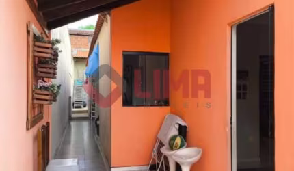Excelente residência à venda na Vila Industrial, com 3 dormitórios, sendo 1 suíte e 2 vagas de garagem - terreno de 180 M² e área construída de  111 M².