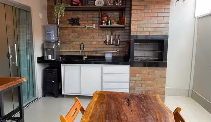 Casa com 2 quartos sendo 1 suíte com closet - Condomínio Montenegro - Região da saída para Chapada