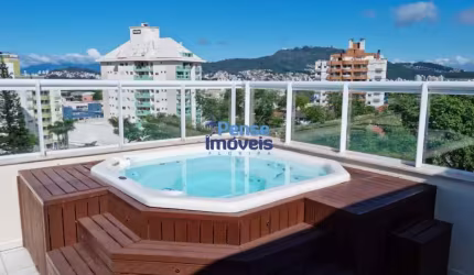 Cobertura 3 suítes, jacuzi para seis pessoas, amplo espaço externo com vista panorâmica da cidade.
