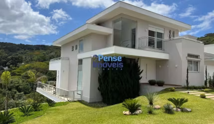 Casa de Esquina em Condomínio Fechado com 4 suítes e 540m² Privativos - Córrego Grande