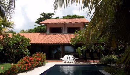 Luxuosa Casa Duplex Mobiliada à Beira-Mar na Praia dos Carneiros – Vista Incrível e Conforto Completo!