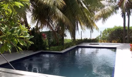 Beira-Mar em Carneiros: Casa Duplex Mobiliada com Conforto e Sofisticação!