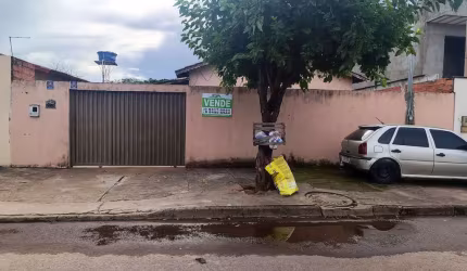 Casa com barracão simple a venda    plano vila Alzira, Aparecida de Goiânia, ótima localização ao lado  avenida das mangueiras 