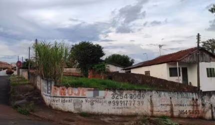 TERRENO DE ESQUINA EM CAMBÉ