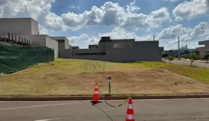 Lote com leve caída lateral no Bellevie com 396 m2