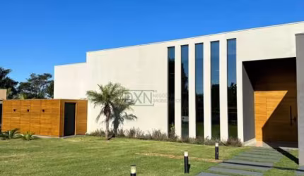 CASA TERREA COM 4 SUÍTES NO CONDOMINIO HORIZONTAL GOLFVILLE