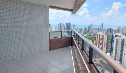 Amplo Apartamento de 166m2 com 4 Quartos, DCE, Ampla Varanda e 3 Garagens
