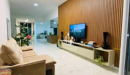 Cada de 170m2 com 3 Suítes, Móveis Projetados, Mobiliado e Piscina