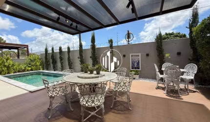 Casa de 239m2 com 4 Suítes + Piscina Privativa, Em Condomínio Fechado