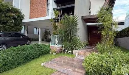 Casa de 290m2 com 4 Suíte + Piscina Privativa, em Condomínio Fechado