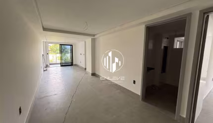 Apartamento pé na areia com 03 suítes em Areia Dourada