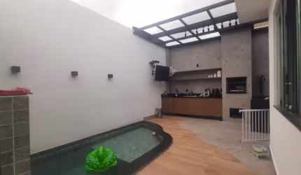 Vendo Lindíssima Casa no condomínio Forest Hill