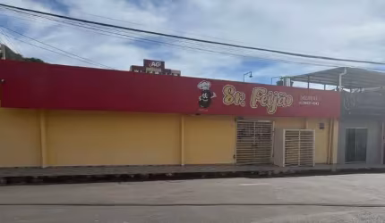 Vendo Casa Comercial. Ótima Localização no PARQUE 10