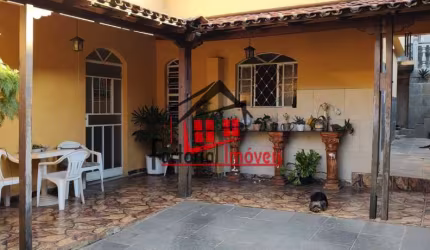 2 CASAS A VENDA 6 QUARTOS, DUAS LOJAS, BAIRRO: INCONFIDÊNCIA, BH.
