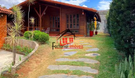 Casa Linear com 4 Quartos 2 Suítes 5 Banhos e 8 Vagas no Manacás!