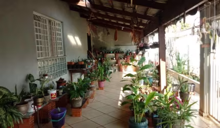 Casa com 4 quartos à venda no Jardim Bandeirantes, Londrina  por R$ 580.000