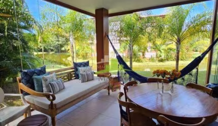 Apartamento térreo à venda na Villa da Enseada, Praia do Forte, 80m², 2 quartos, mobiliado e decorado, frente lago, porteira fechada, R$ 1.395.000,00
