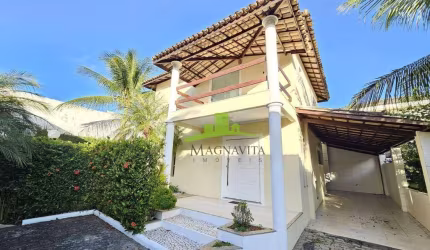 Linda Casa à venda em Buraquinho, Portão do Sol, 150m², 3/4, 1 suíte, varanda, jardim, condomínio exclusivo com piscina e churrasqueira