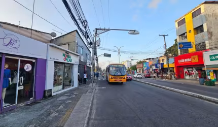 Aluguel de Loja em Itapuã | Avenida Dorival Caymmi | Loja Frente Rua com 40m²