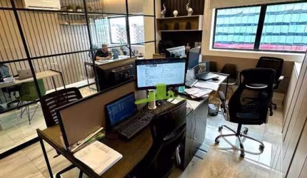 Sala Comercial Decorada à venda no Multiplus Empresarial | Lauro de Freitas - BA | Pitangueiras | 46m² | 2 vagas de garagem | R$ 470.000