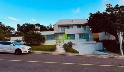 Casa à venda em Alphaville Salvador, 5 quartos, 4 suítes, master com closet, espaço gourmet climatizado, terreno 1.400m². Localização Exclusiva!