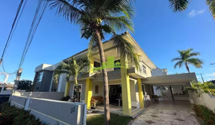 Casa à Venda na Priscila Dutra, Condomínio, 340m², 4 Suítes, Área Gourmet com Piscina, Energia Solar. Alto Padrão. Lauro de Freitas.