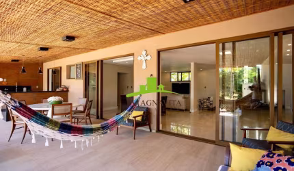 CONDOMÍNIO JARDIM CALIFÓRNIA. Casa Alto Padrão à Venda em Pituaçu, 922m² de Terreno, 4 Quartos, 3 Suítes, Piscina, Energia Solar e Reúso de Água.
