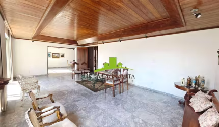 Canela. Apartamento à Venda no Ed. Palazzo Itália, 360m², 4 Quartos, 2 Suítes, 3 Vagas, 1 por Andar. Oportunidade R$ 895.000,00