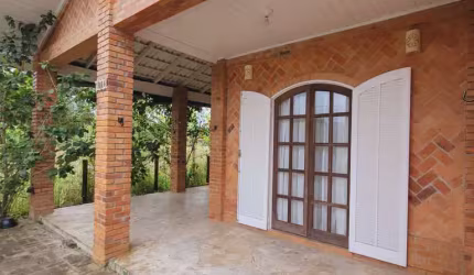 Casa à Venda em Itapoá - 3 Quartos, 100m da Praia, Oportunidade Imperdível!
