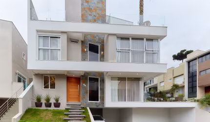 Casa de Alto Padrão à Venda em Condomínio Fechado – Uberaba, Curitiba