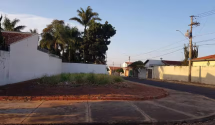 Terreno de 363m² ao lado da praça do Penta