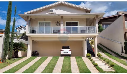 Casa em condomínio de Bragança Paulista, com 319 m², 3 suítes, 6 vagas, piscina, sauna e área Gourmet.