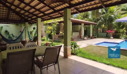 Casa em Condomínio no Eusébio, Móveis Projetados, Deck e Piscina, 216m2, 03 Suítes, 02 Gabinetes, 04 Vagas, Lote 776m2