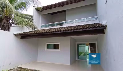 Casa Duplex / Sobrado com Amplo Terreno na Região Central do Eusébio, Amplo Recuo Frontal, 163m2, 03 Suítes, Master com Varanda, Cozinha com Armários, 04 ou Mais Vagas