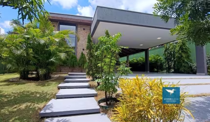 Casa Plana Solta de Alto Padrão com Móveis Projetados na Região Central do Eusébio, 03 Quartos, 250m2, Suíte Master Com Gabinete, 03 Vagas Cobertas