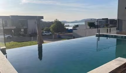 Casa em Condominio Fechaco na represa