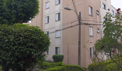 Apartamento com 02 dormitórios e vaga de garagem.
