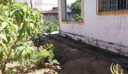 casa antiga com  terreno grande