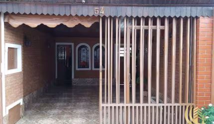 Casa 3 dormitórios com uma suite