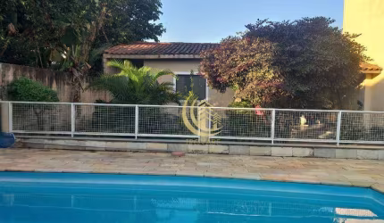 Casa com 3 dormitórios à venda, 216 m² por R$ 650.000,00 - Vila São Geraldo - Taubaté/SP
