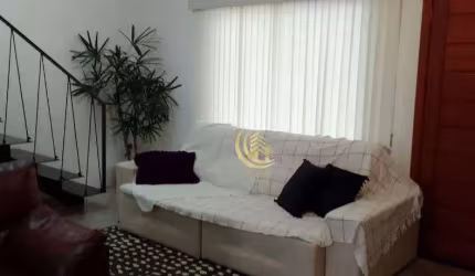 Sobrado com 3 dormitórios à venda, 93 m² por R$ 415.000,00 - Piracangaguá - Taubaté/SP