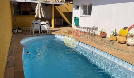Casa com piscina em condominio fechado, Taubaté-SP