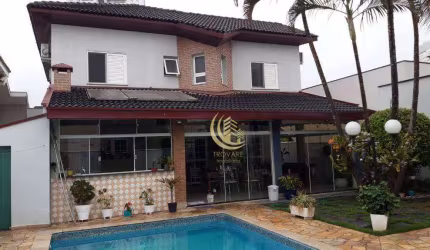 Sobrado com 4 dormitórios à venda, 370 m² por R$ 2.300.000,00 - Condomínio Village Taubaté - Taubaté/SP