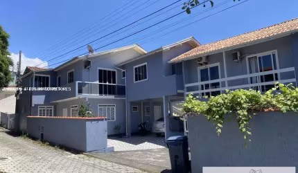 Casa para Venda em Florianópolis, Santinho, 10 dormitórios, 2 suítes, 5 banheiros, 8 vagas