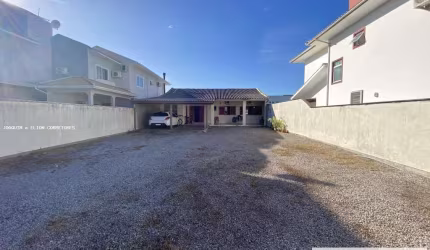 Casa para Venda em Florianópolis, Carianos, 2 dormitórios, 1 suíte, 2 banheiros, 2 vagas