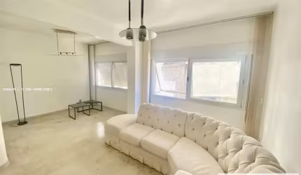 Apartamento para Venda em Florianópolis, Centro, 2 dormitórios, 1 suíte, 2 banheiros, 1 vaga