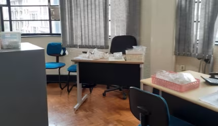 Salas comerciais a venda/permuta na Praça da Sé